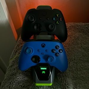 Xbox Series S 1TB with charging dock 2 controls